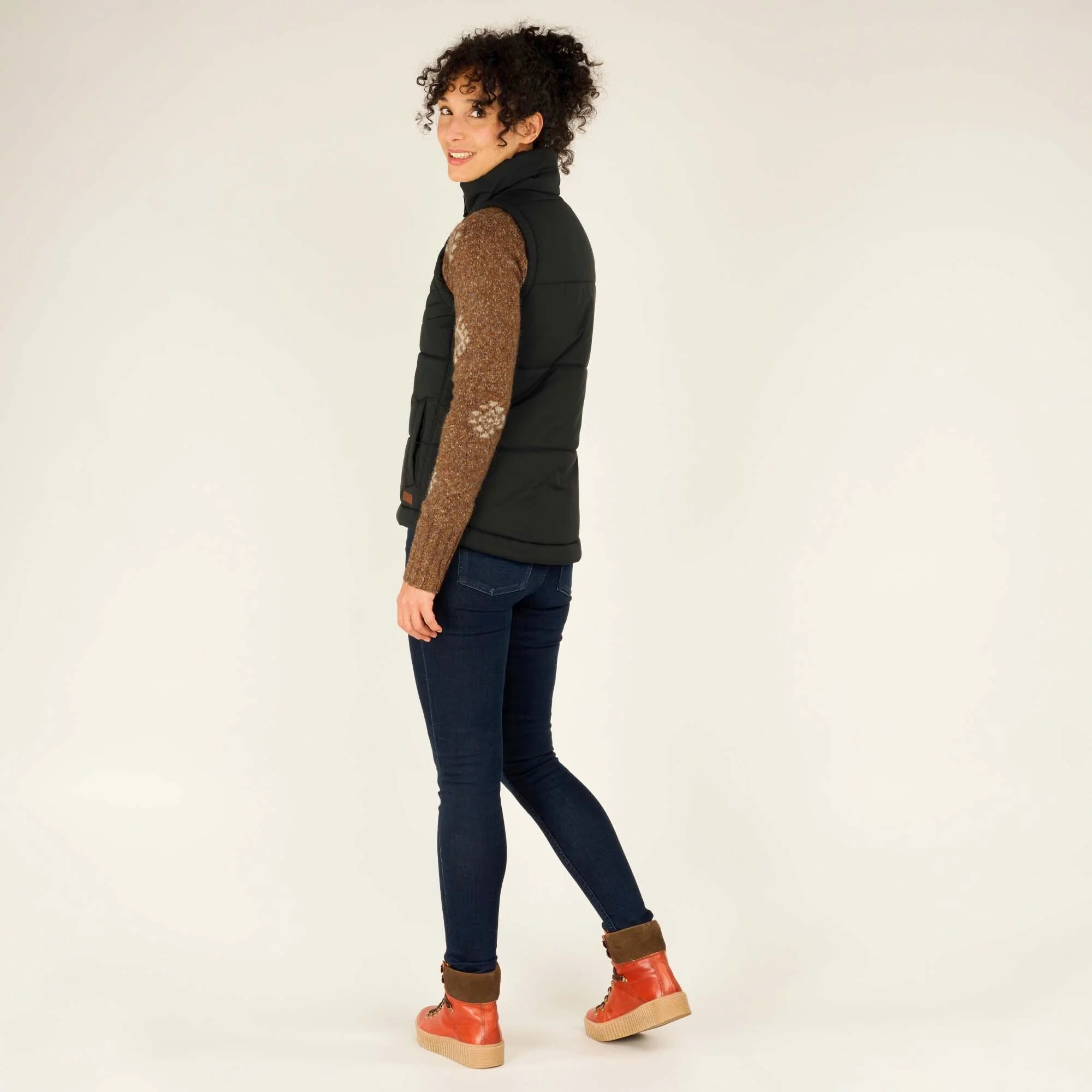 Kabru Vest - Black - Image 7