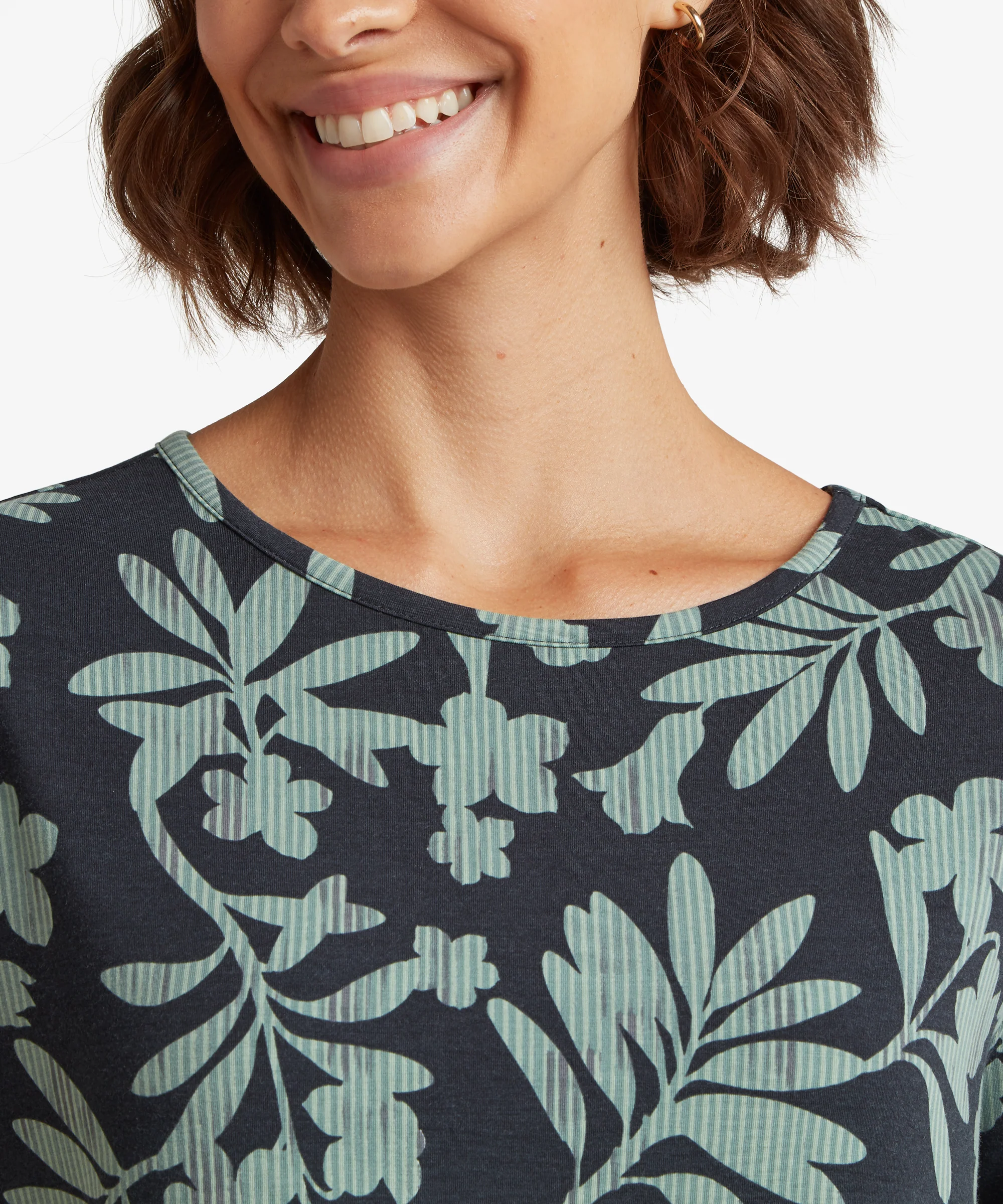Neha Relaxed T-Shirt - Black Gurans - Image 8